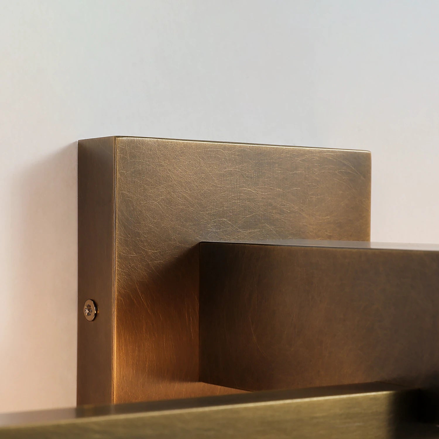 Corinth Brass Picture Light - Hand-Rubbed Brass Texture | HoaiLamp