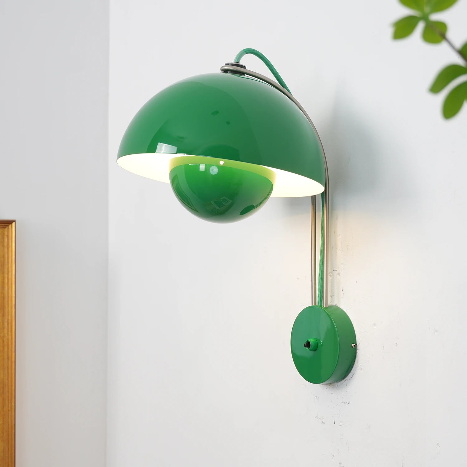 Flower Bud Wall Lamp - Forest Green Glossy Mid-Century Profile | HoaiLamp