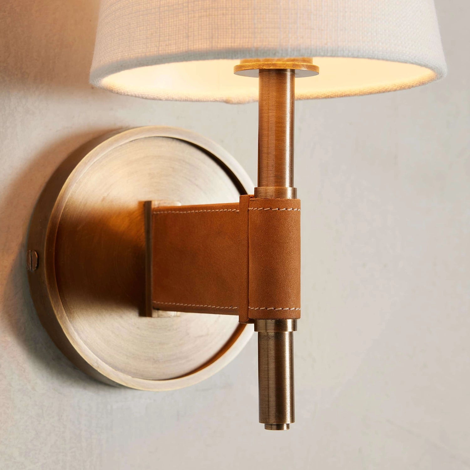 Hastings Leather Wall Lamp - Single Head Brass Base Tan Leather Wrapped Sleeve Macro | HoaiLamp