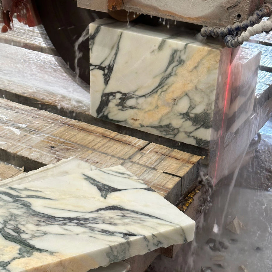 Precision Cutting and Block ShapingMechanically cut with laser-guided precision into architectural slabs.