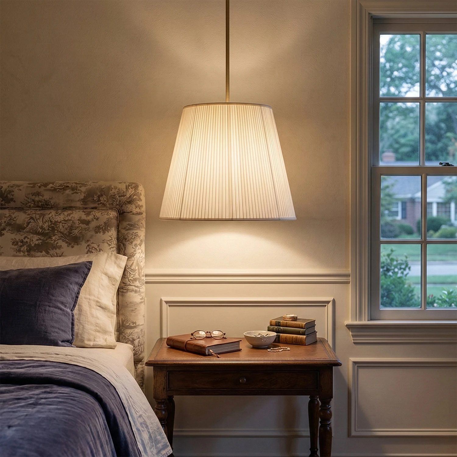 Modern Tailored Reed Pleat Stem Pendant - Warm Bedside Mood Lighting | HoaiLamp