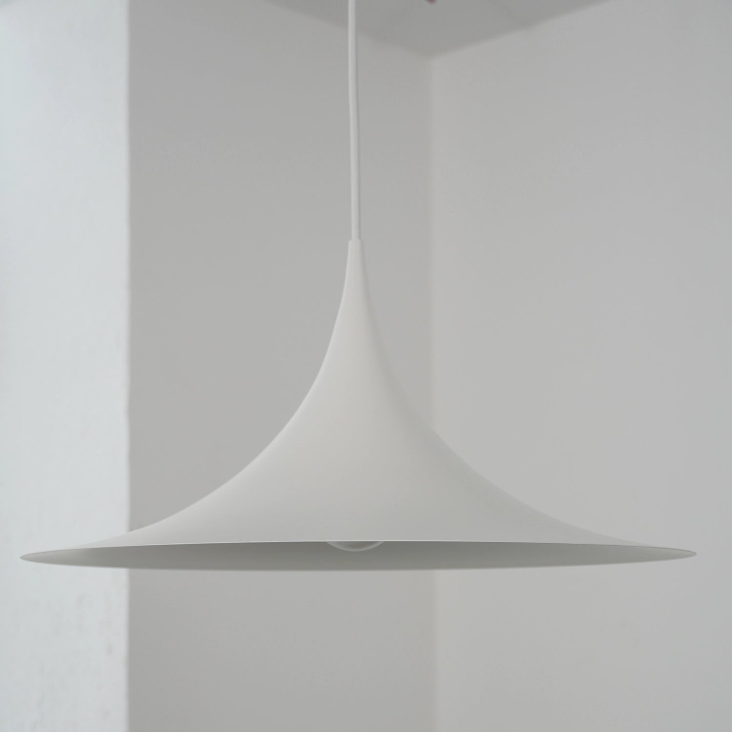 Sami Trumpet Pendant Light - Architectural Matte White Geometric Corner Detail | HoaiLamp