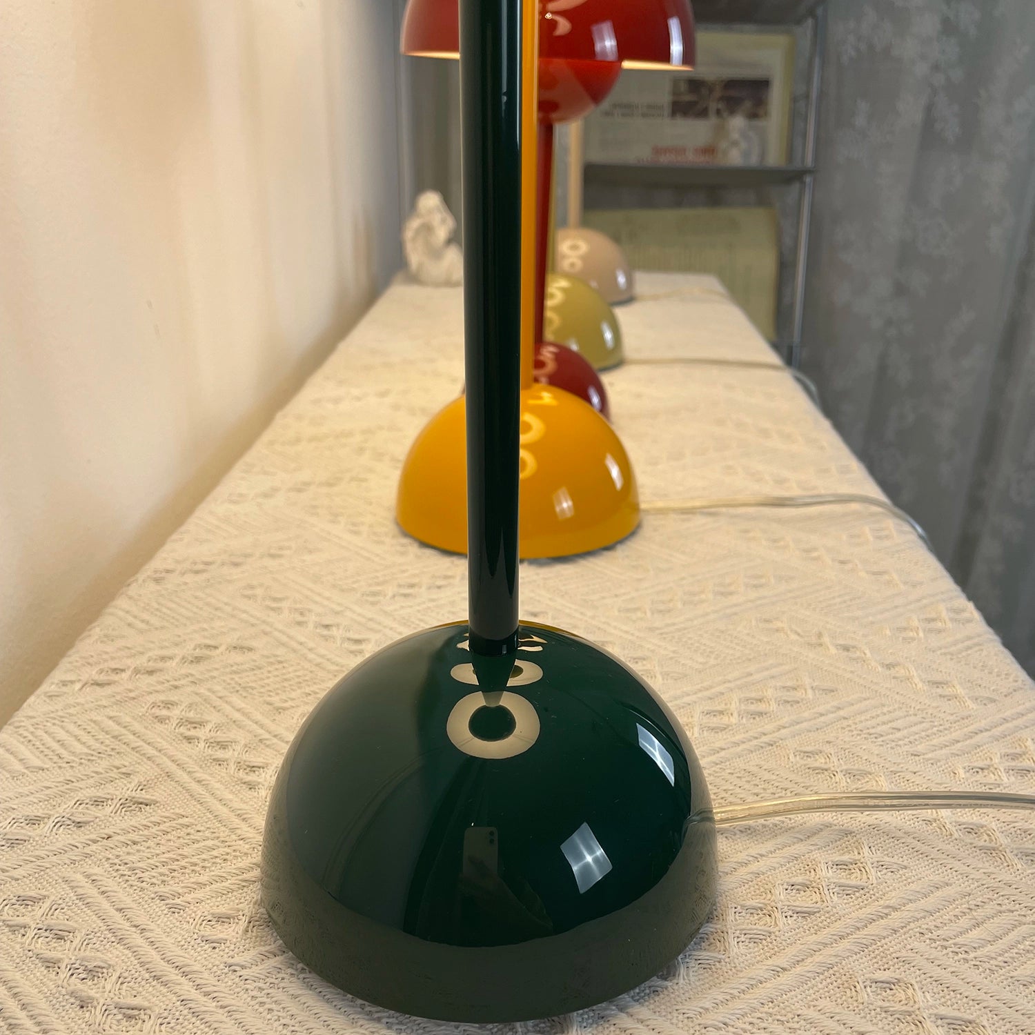 vp3 Table Lamp - High-Gloss Forest Green Weighted Base Close-Up | HoaiLamp